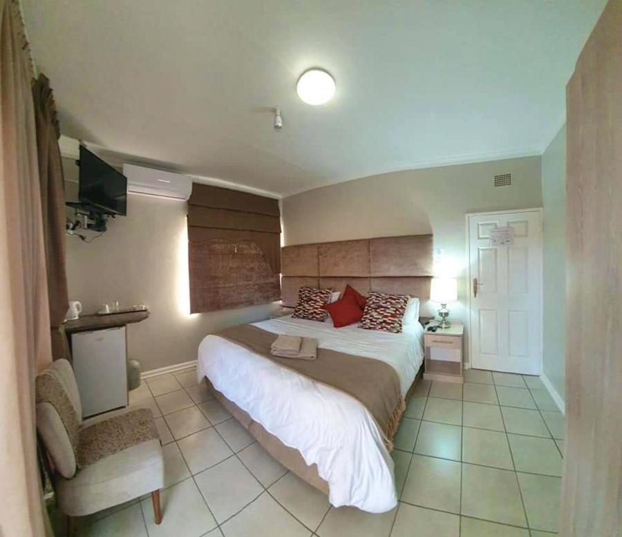10 Bedroom Property for Sale in Warrenton Northern Cape
